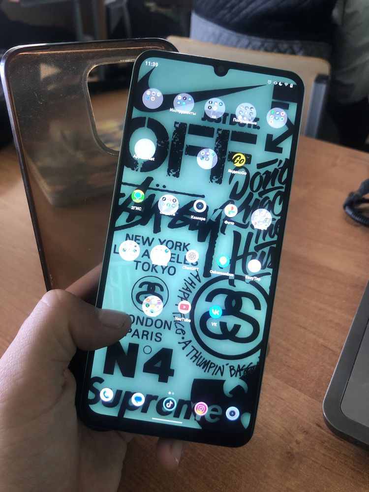 Realme C51 продоется
