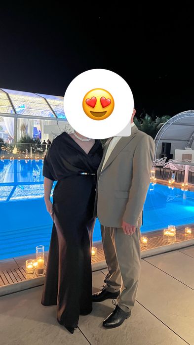 Rochie maxi de satin cu decolteu pe umeri, Negru