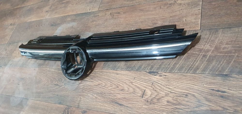 Volkswagen vw Golf 8 grila centrala capota