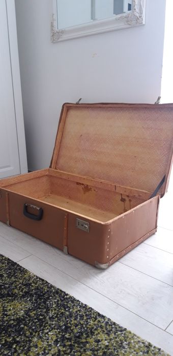 Valiza veche anii 70" carton