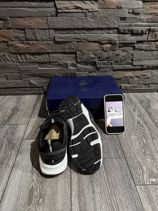 Dior b22 black and white