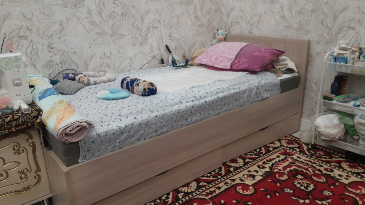 Продам срочно  кровать с матрасом