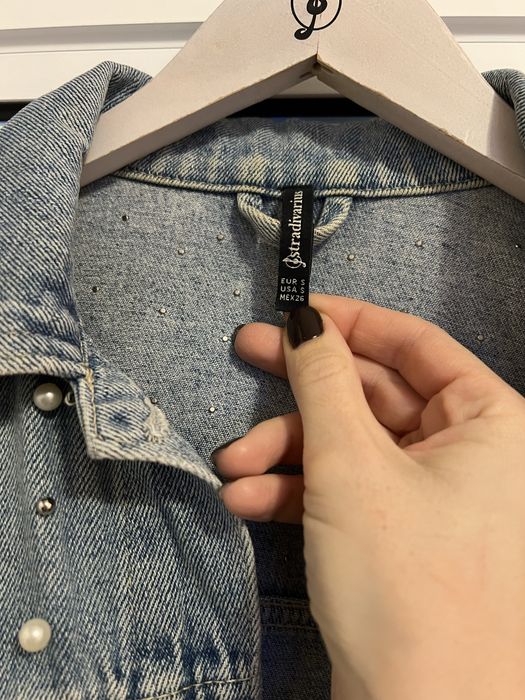 Дънково яке с перли Stradivarius