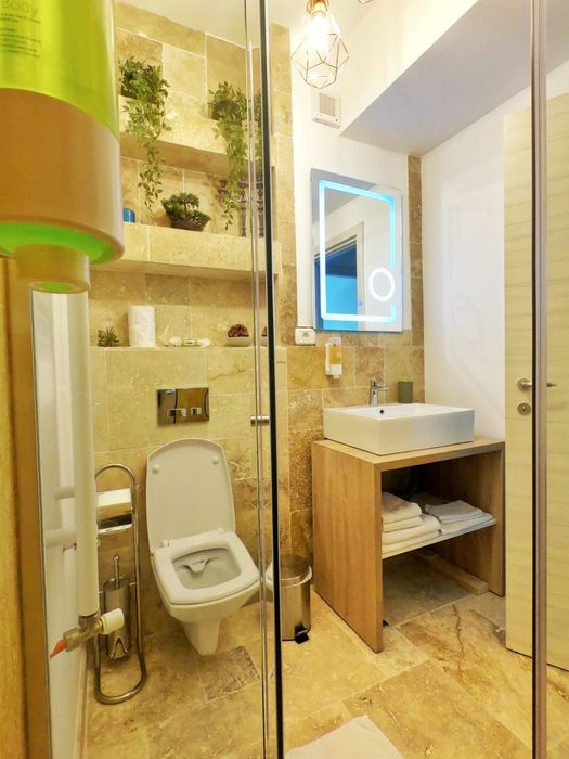 Inchiriez ap cu vedere la mare str.D-12