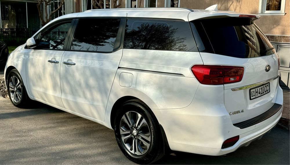 КИА Карнивал минивен