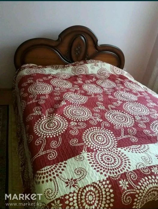 Продам спальный гарнитура.