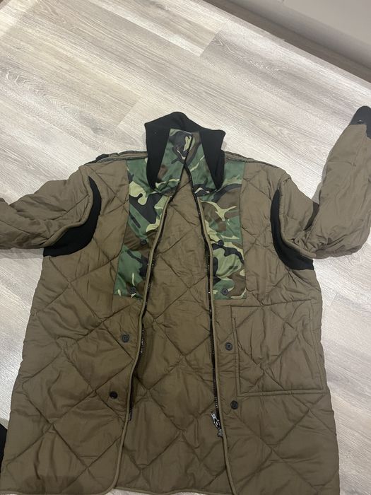 Продавам камуфлажни дрехи