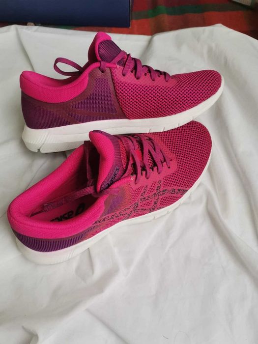 Маратонки асикс.