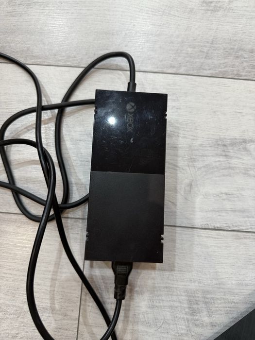 Продавам  xbox one 500