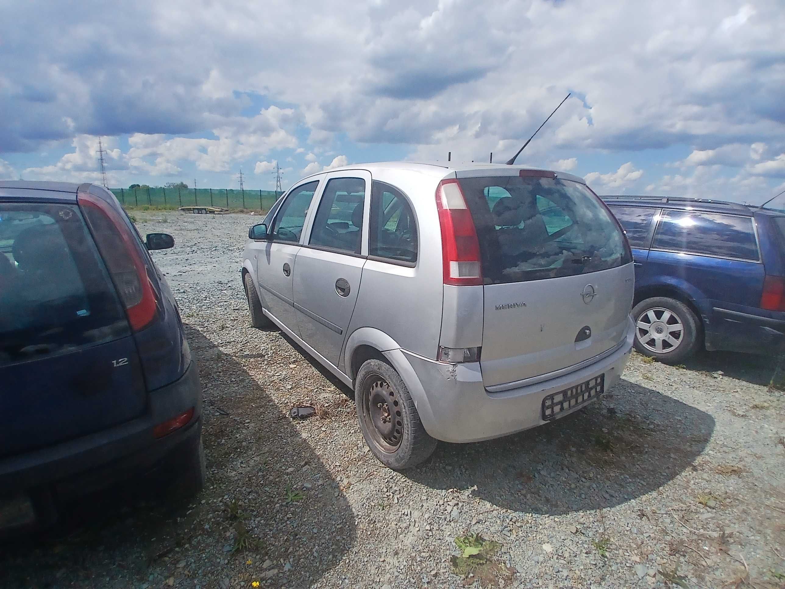 Dezmembrez opel meriva
