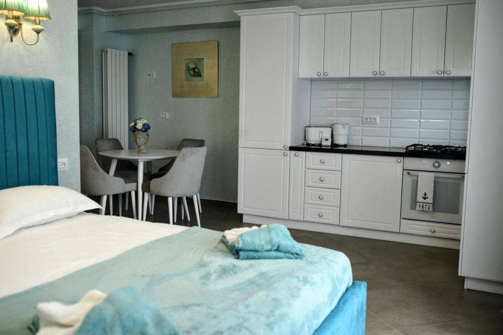 Studio - Premium Lux