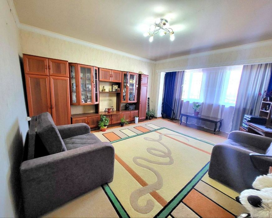 м. БИЙ (быв Горького), 2/8/9, отдельный вход