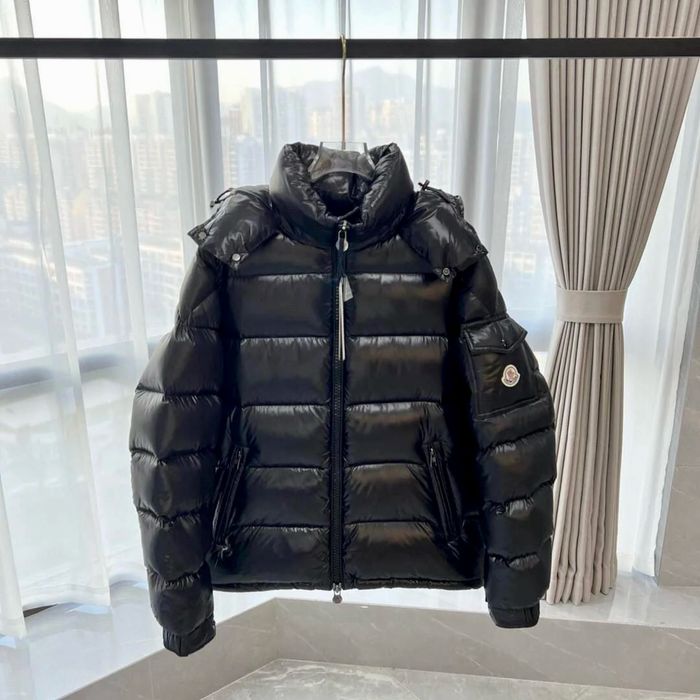Moncler Maya cu puf de gasca si NFC functional
