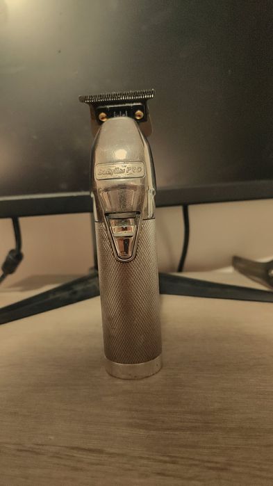 Vând mașini de tuns WAHL BeByliss