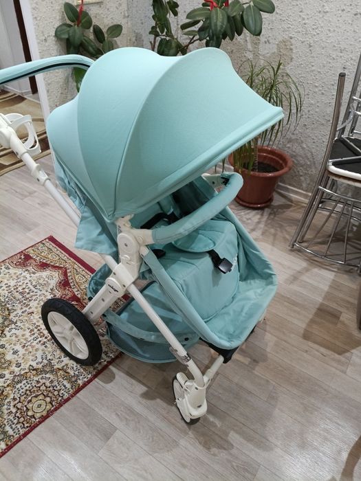 Коляска для ребенка 3 в одном