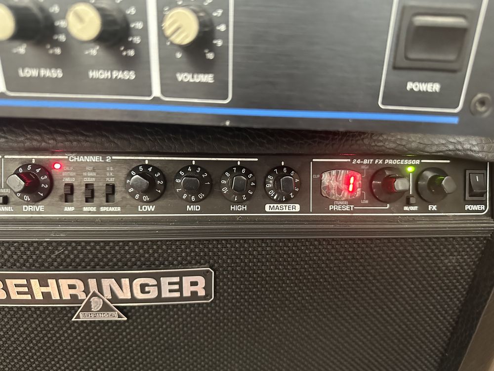 Китарно кубе Behringer GMX210