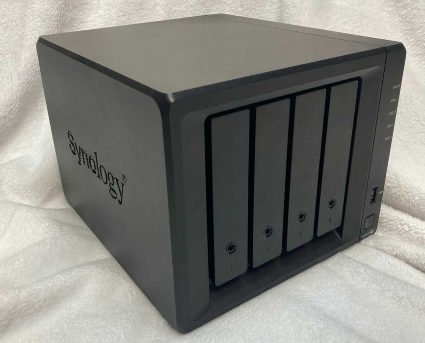 NAS Synology DS918+ 16GB RAM, 2x SSD 512GB, 4x 18TB HC550, ca nou