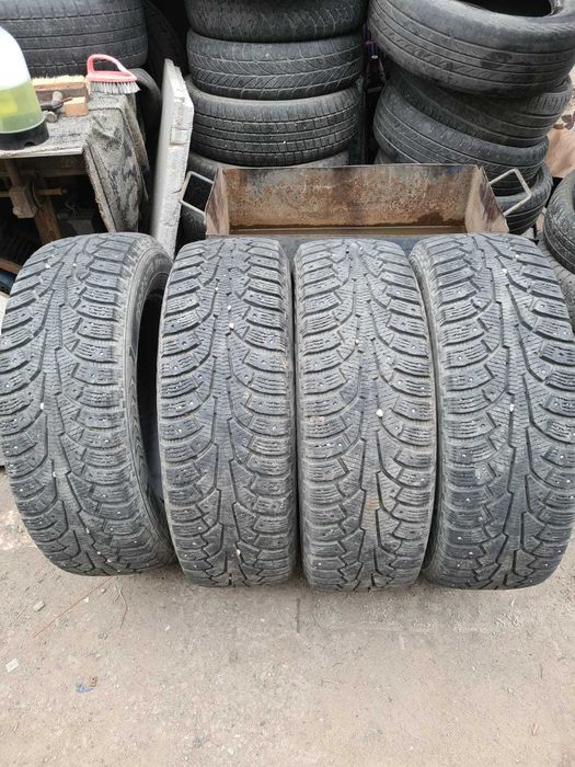 Продам комплект зимней резины 225  65  R 17