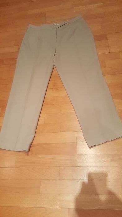Женские брюки, 52 размер. Прямой фасон. Светло-серые.