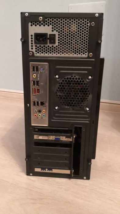 PC complet cu SSD nou 480GB + 2 HDD-uri de 500 GB – Xeon, 8GB RAM