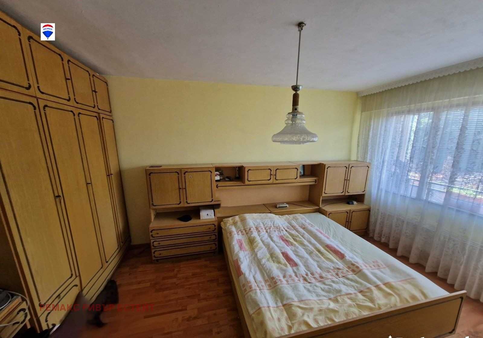 Четиристаен апартамент за продажба кв. Родина 1
