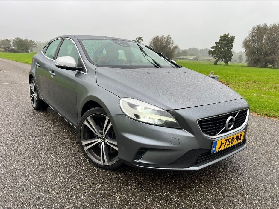 Volvo V40 2.0 D 190 cp 2017.04 Euro 6 Automata-Xenon-Piele-Navi-Jantel