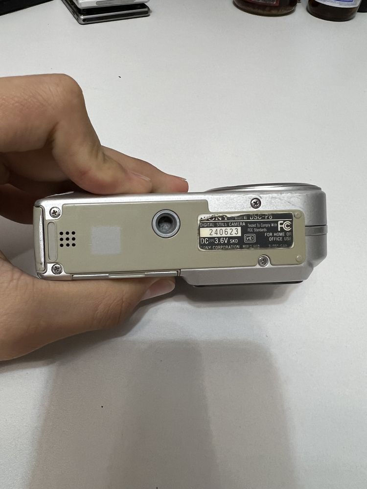 Sony Cyberchot DSC-P8 3.2MP