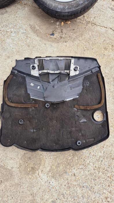 Декоративен капак за Мерцедес V6 бензин или дизел