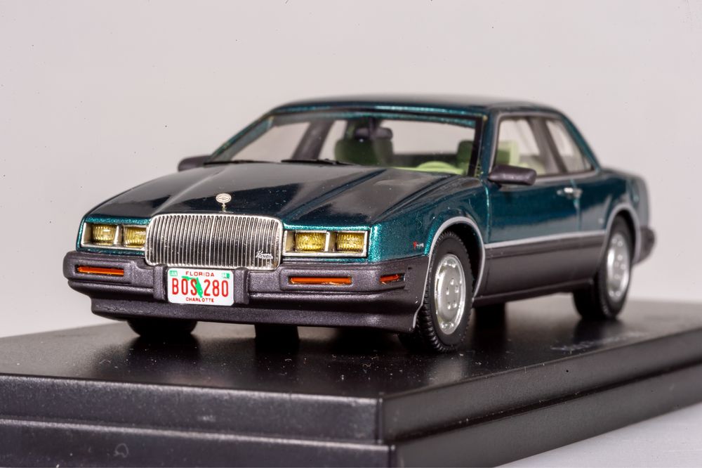 1/43 macheta Buick Riviera 1988 - BoS models
