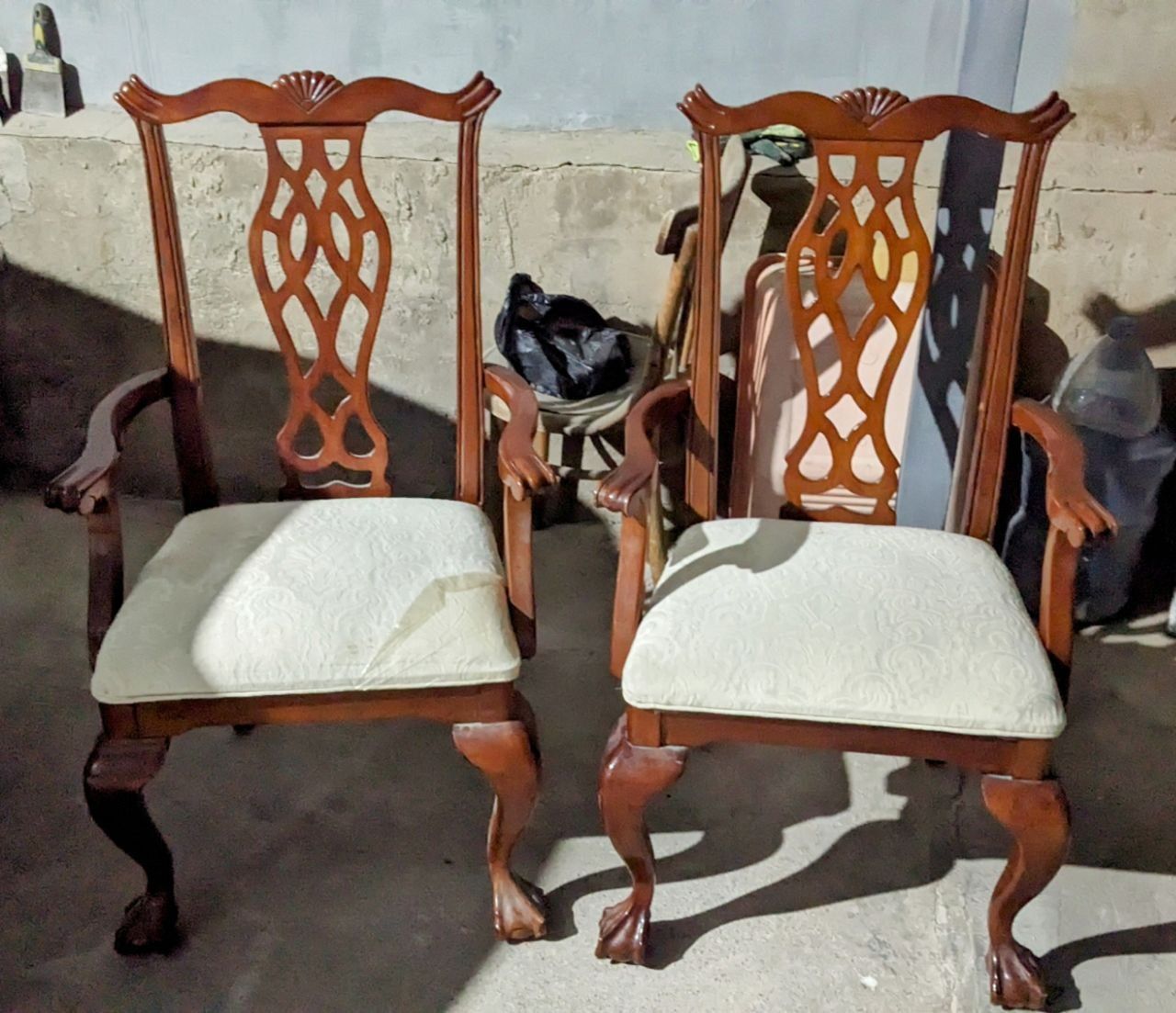 Старинные кресла