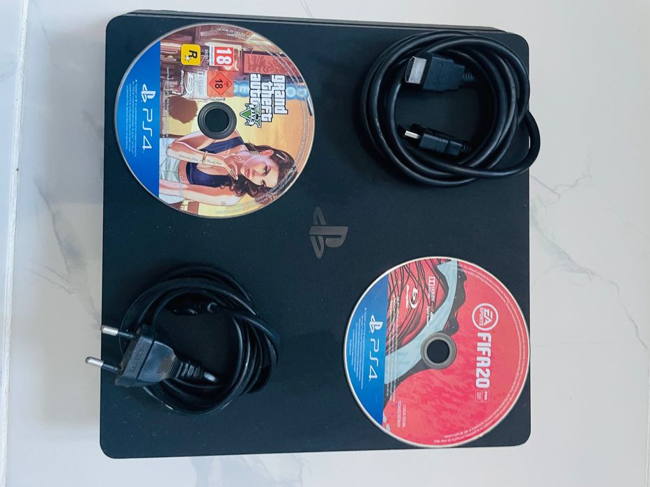 PS4 Slim 500GB-Готов за игра!