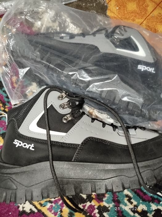 Продам зимние ботинки.