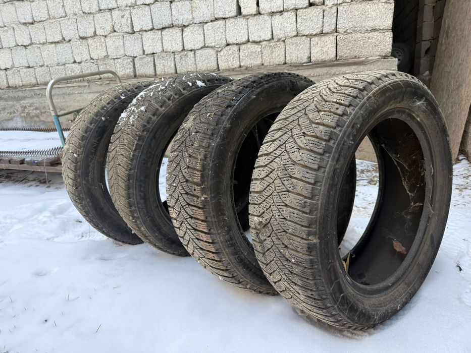 Продам зимний шина 215/55/17