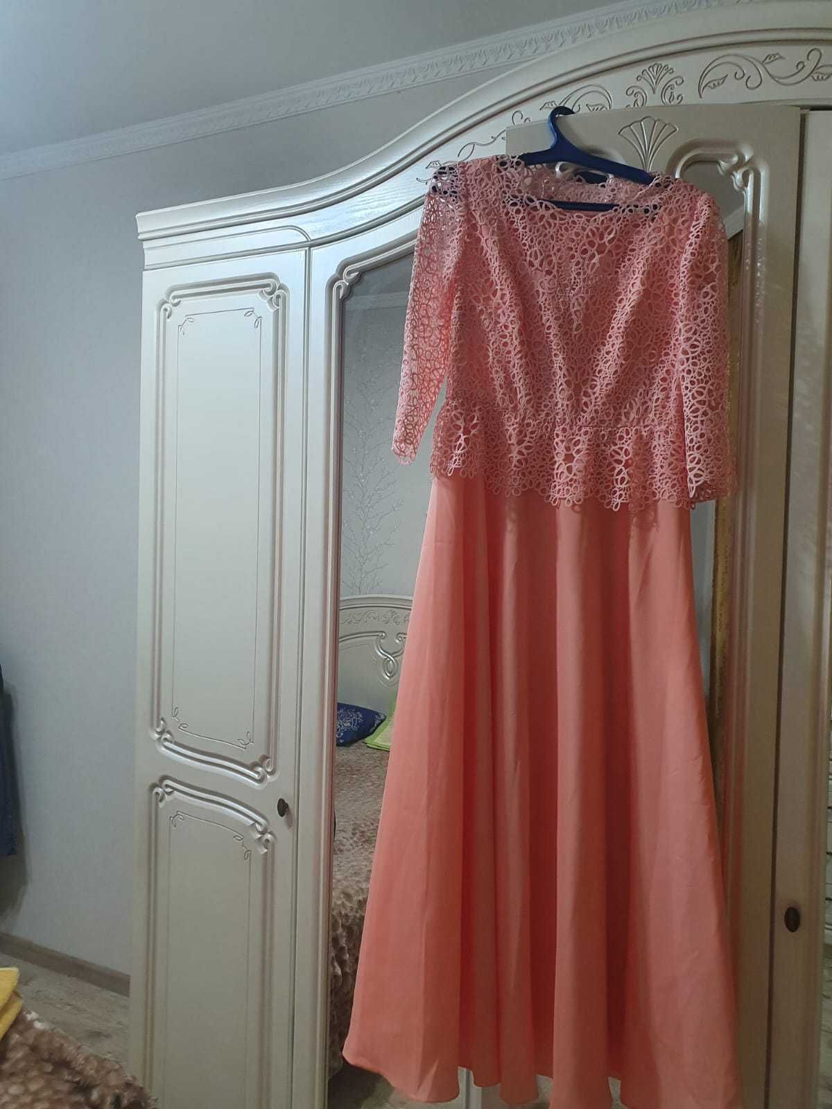 Платье розового цвета