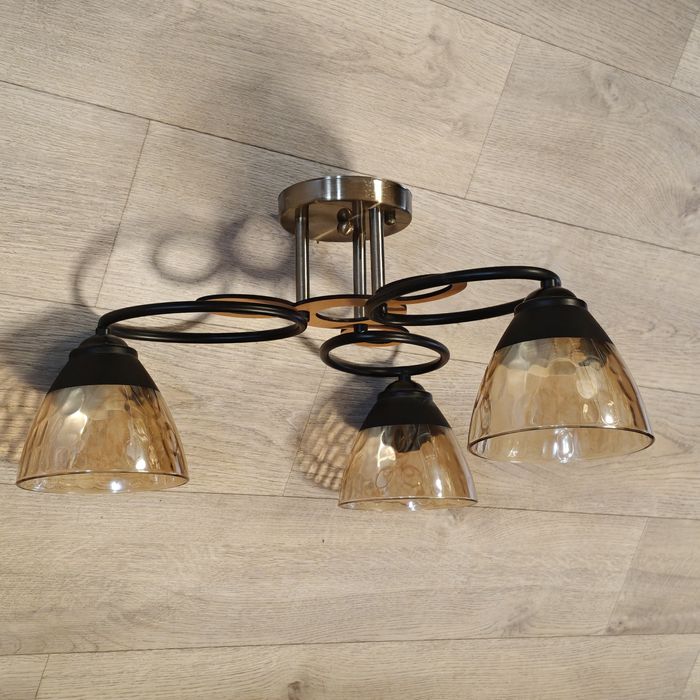 Люстра трехрожковая