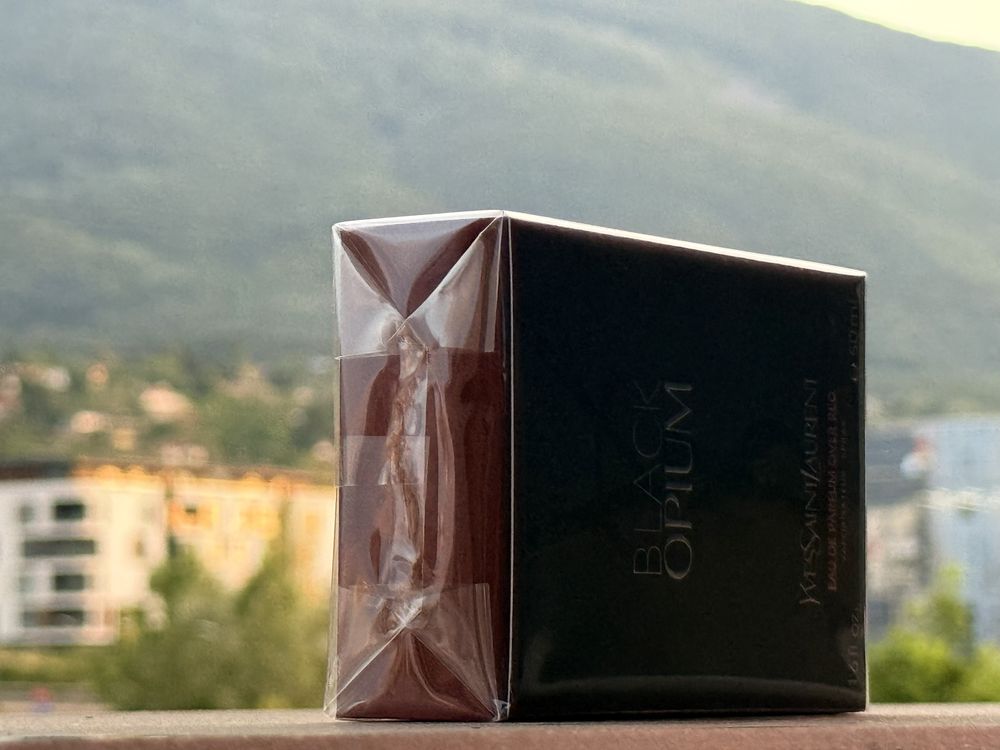 Black Opium Eau De Parfume OVER RED