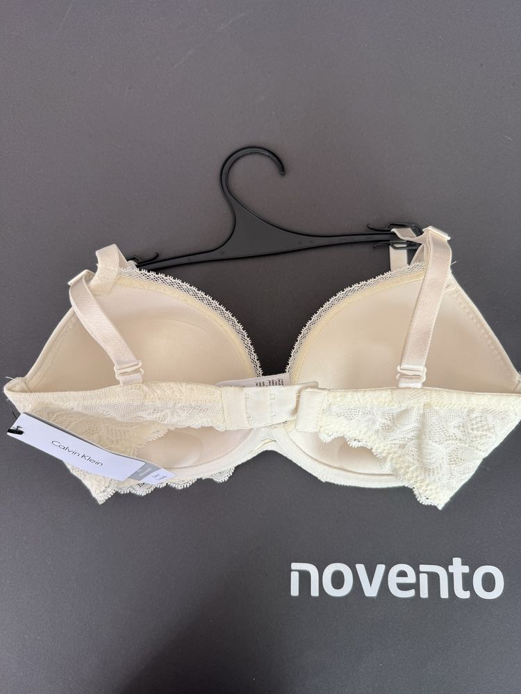 Сутиен с повдигащ ефект Calvin Klein /65E, 70D/
