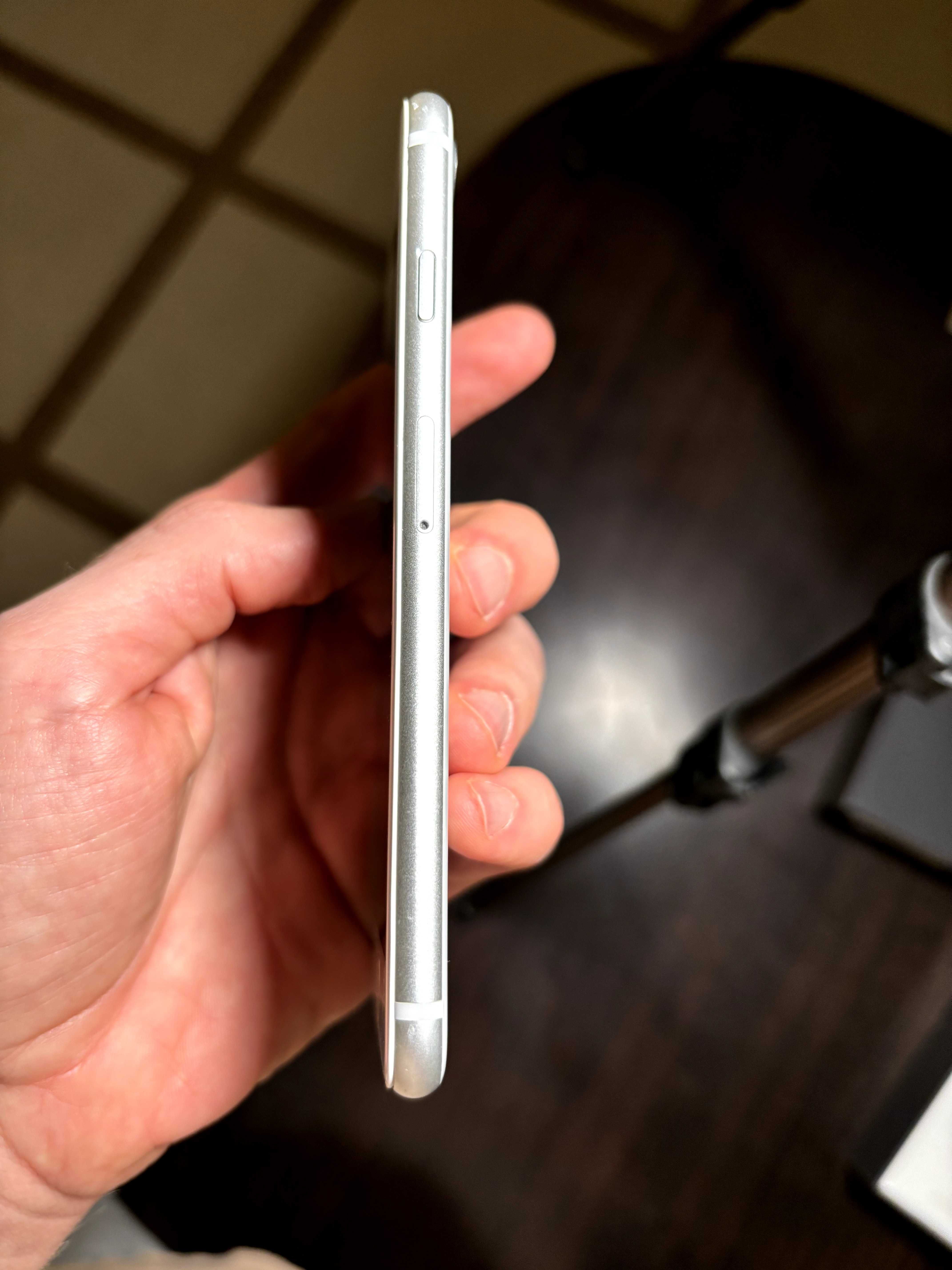 iPhone 8 64GB безпроблемно работещ
