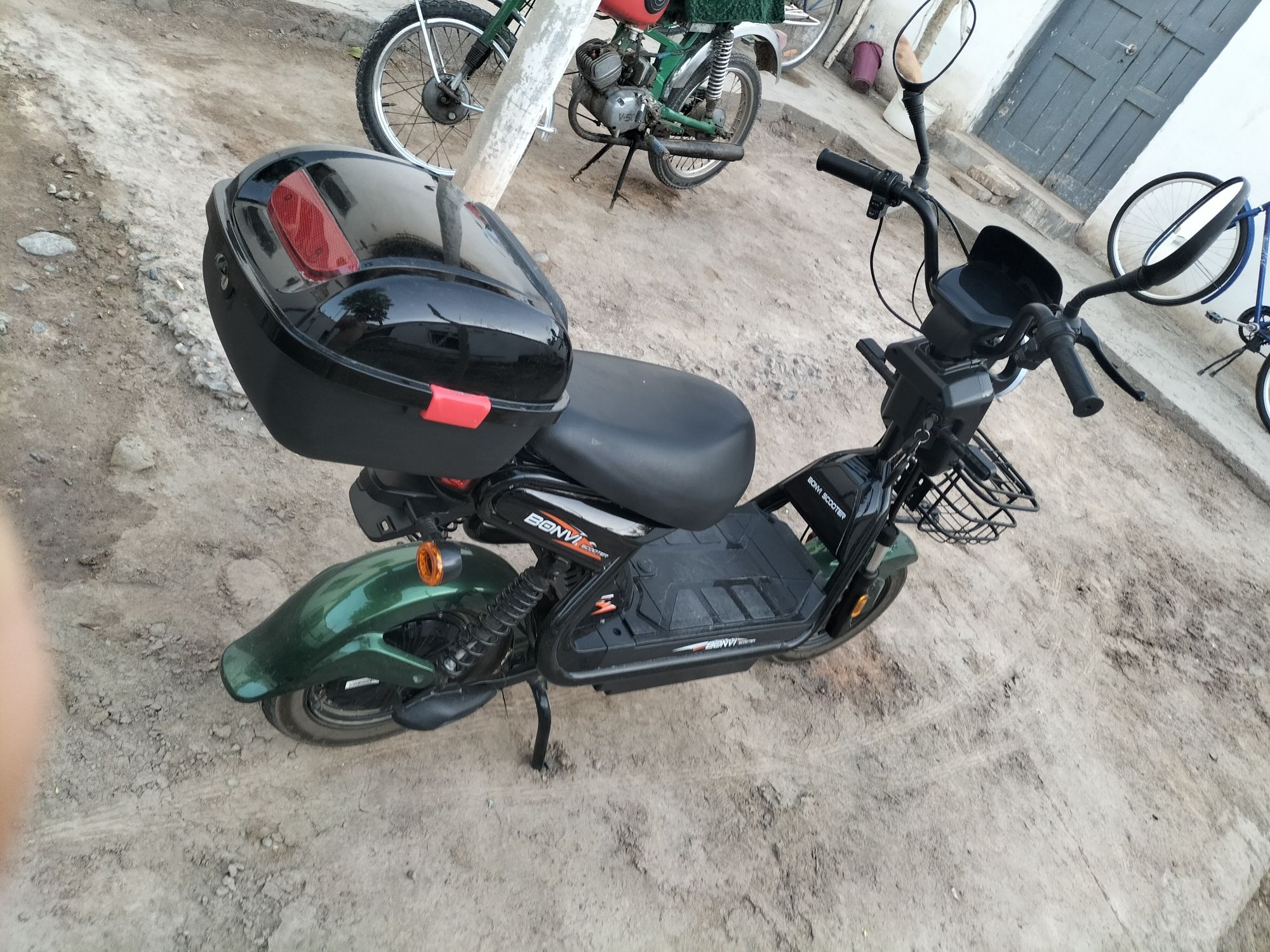Boni skuter ideal holatda