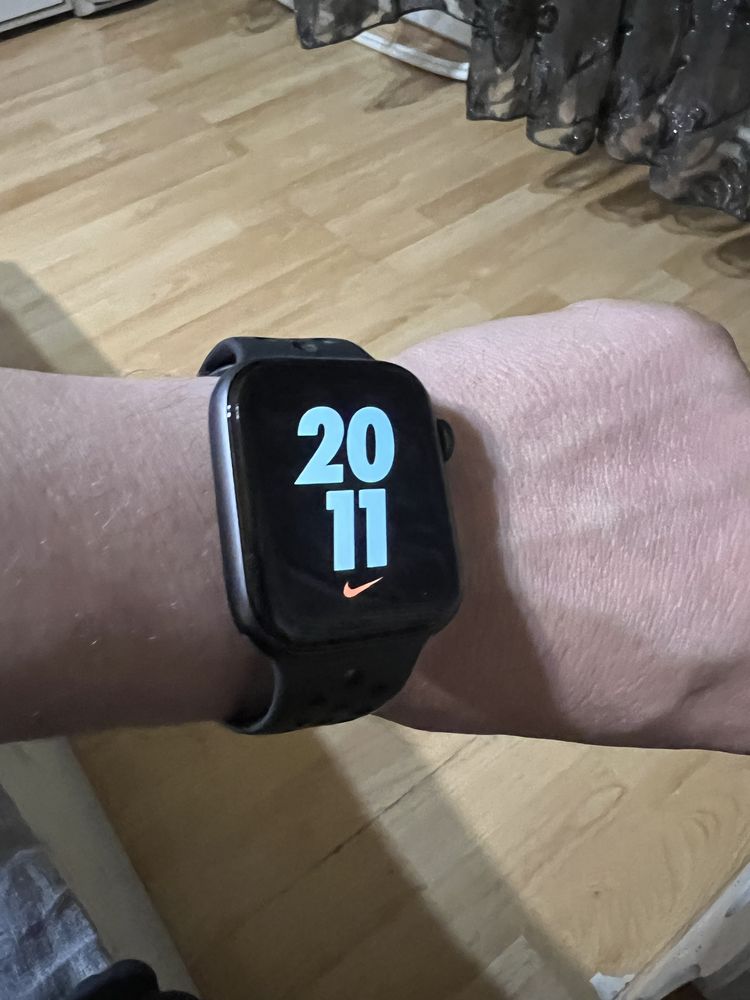 Apple Watch 6, 44 мм nike