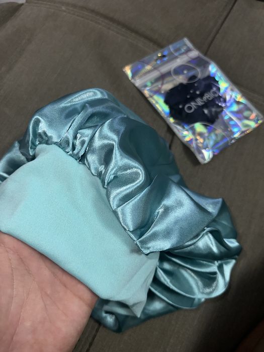 Boneta satin ptr par + elastic cadou