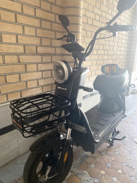 Skuter bonvi sotilada pochti yangi