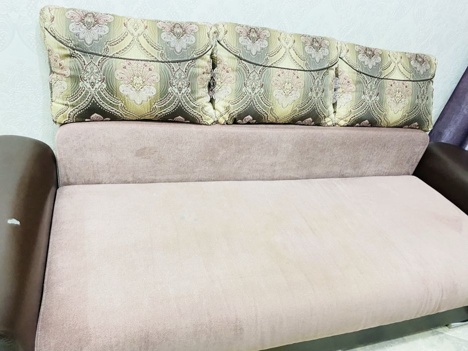 Продается диван в хорошем состоянии. Двуспальный дивай
