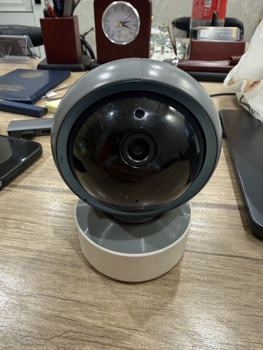 Tuya smart kamera 360 gradus aylanadigan