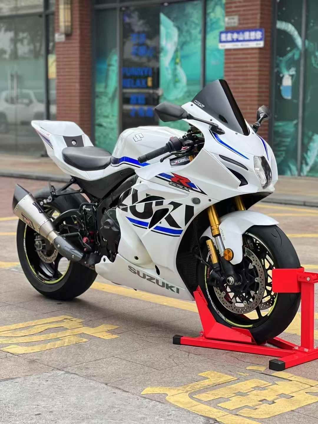 Продаётся мотоцикл suzuki gsx-r1000