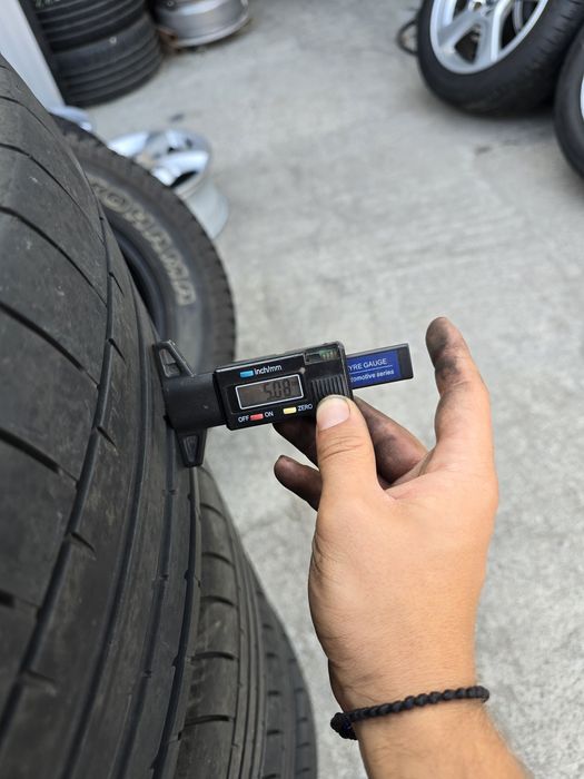 4 Броя 235/55/19 Goodyear 2x5,3mm 2x5mm 23dot