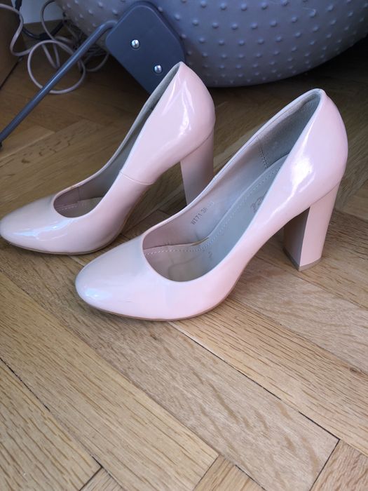 Дамски обувки лачена кожа цвят екрю 36 номер нови