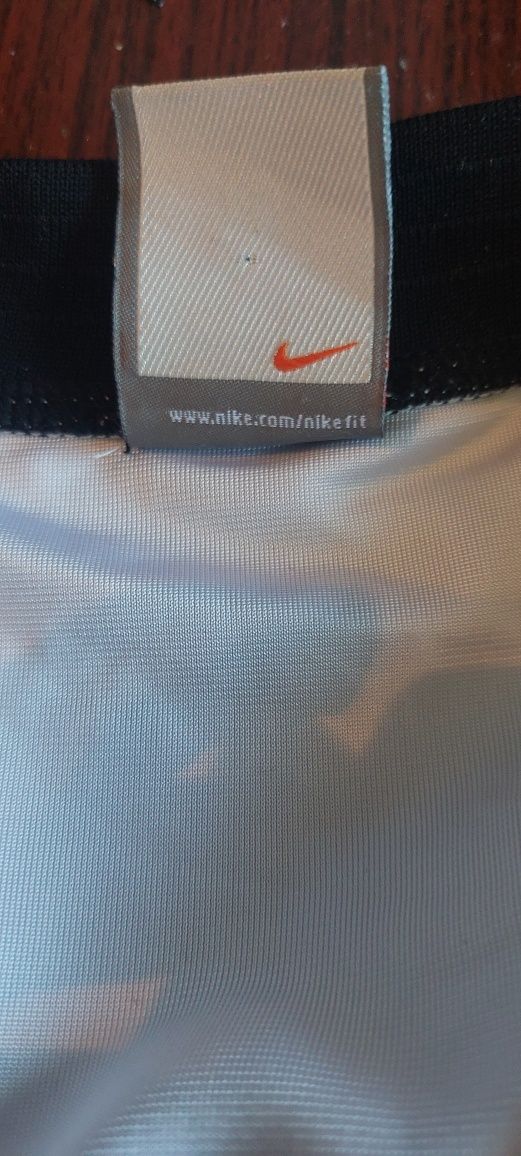 Продавам оригинален Nike FIT DRY