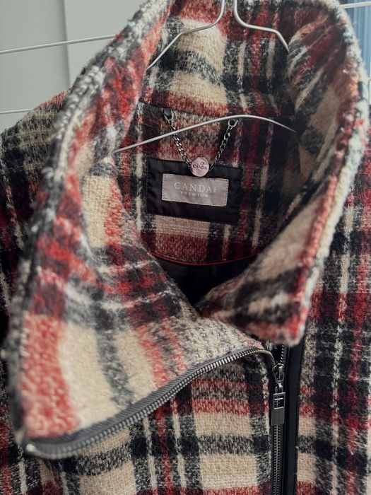 Дамско зимно карирано палто в червен, черен и бежов цвят C&A