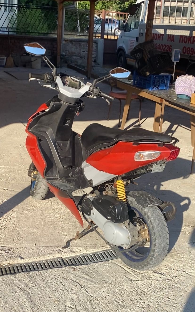 Скутер Aprilia 80 кубика с водно охлаждане